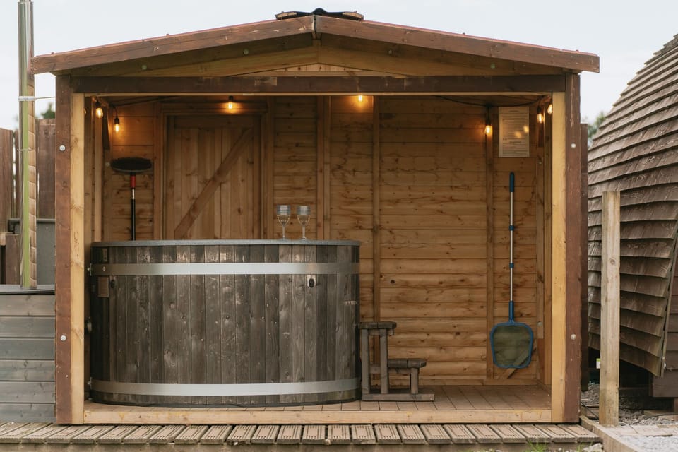 Hot Tub / whirlpool bath (Outdoor)