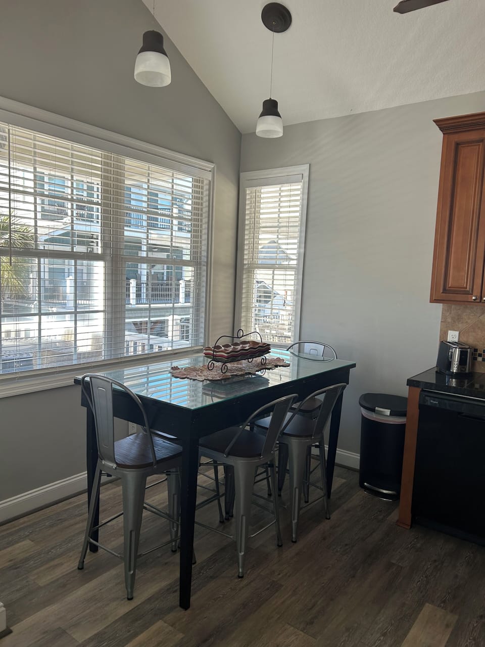 Seating for 6 Kitchen