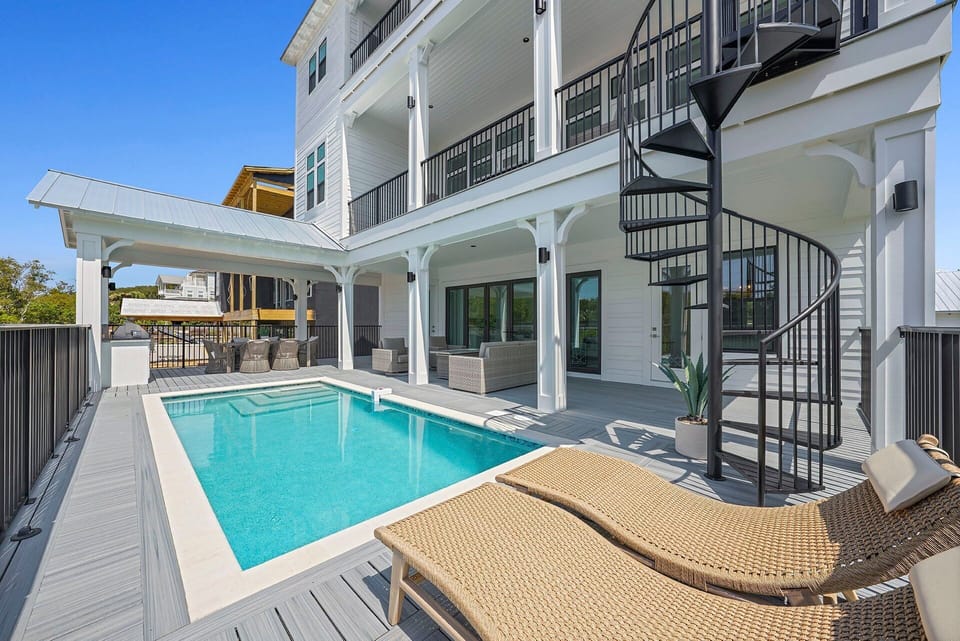 The Triple Crown - Dune Allen Beach - Back Patio & Private Pool