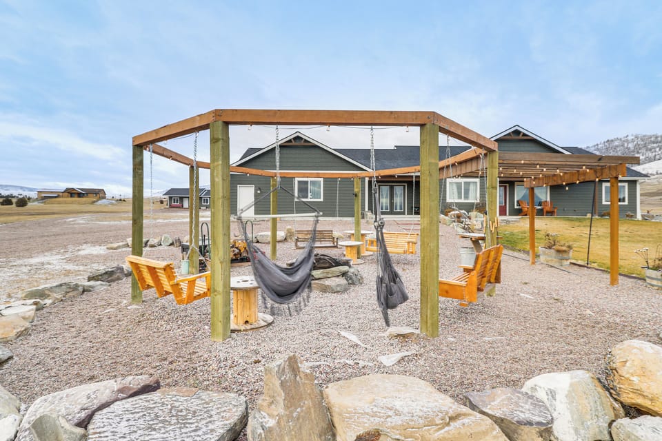 Elmo Vacation Rental | 2BR | 1BA | 980 Sq Ft | Step-Free Access