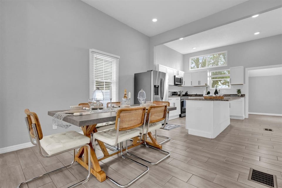 Kitchen and dining room to enjoy