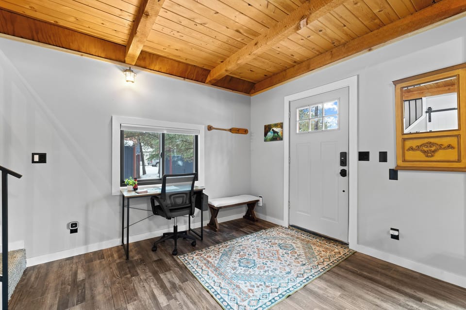 Work station in entry