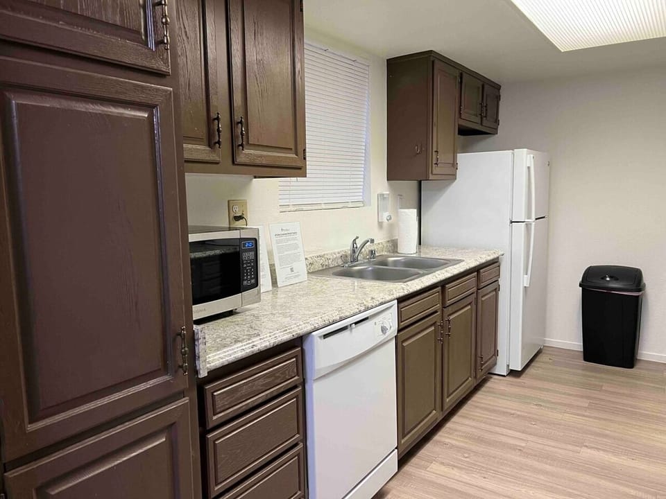 Full Kitchen 