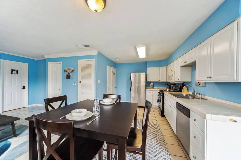 Bright kitchen & dining area with full-size appliances and seating