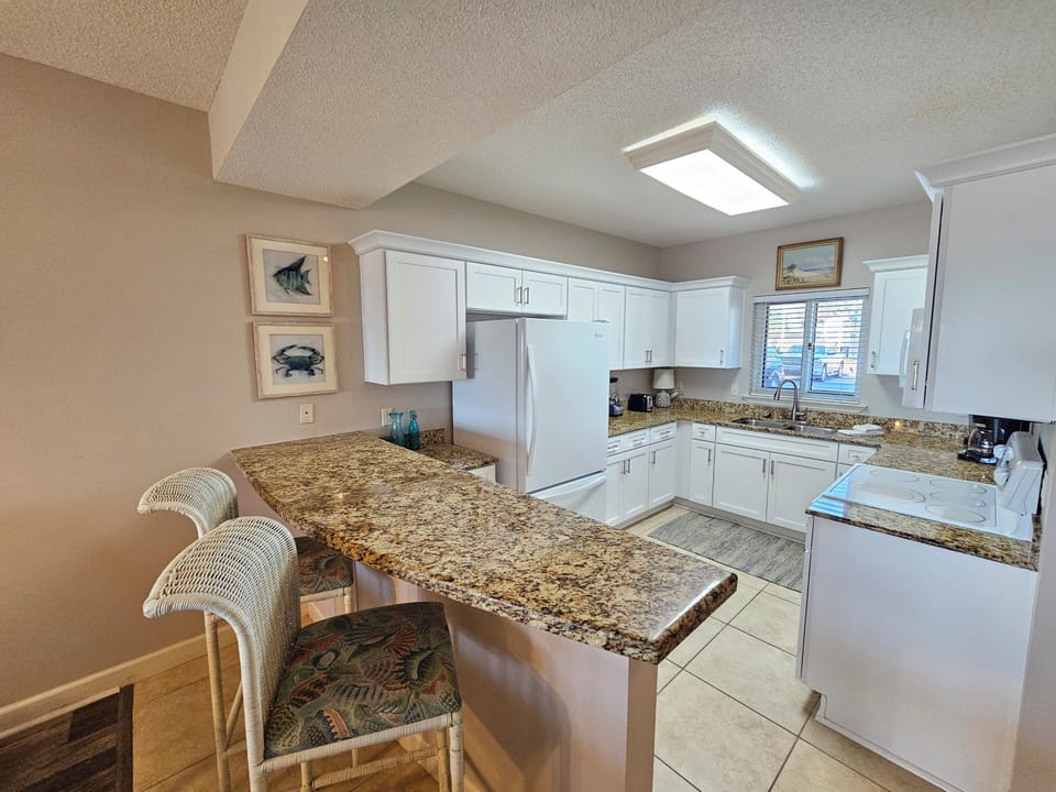 Breakfast Bar/Kitchen