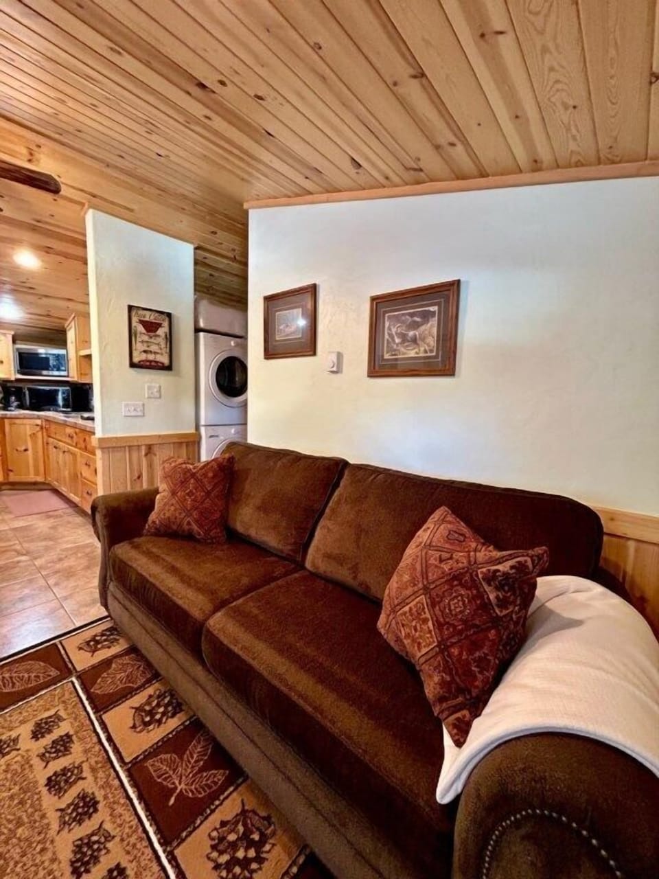 Living room image 1