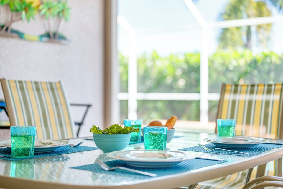 Enjoy Any Meals under the Covered Lanai