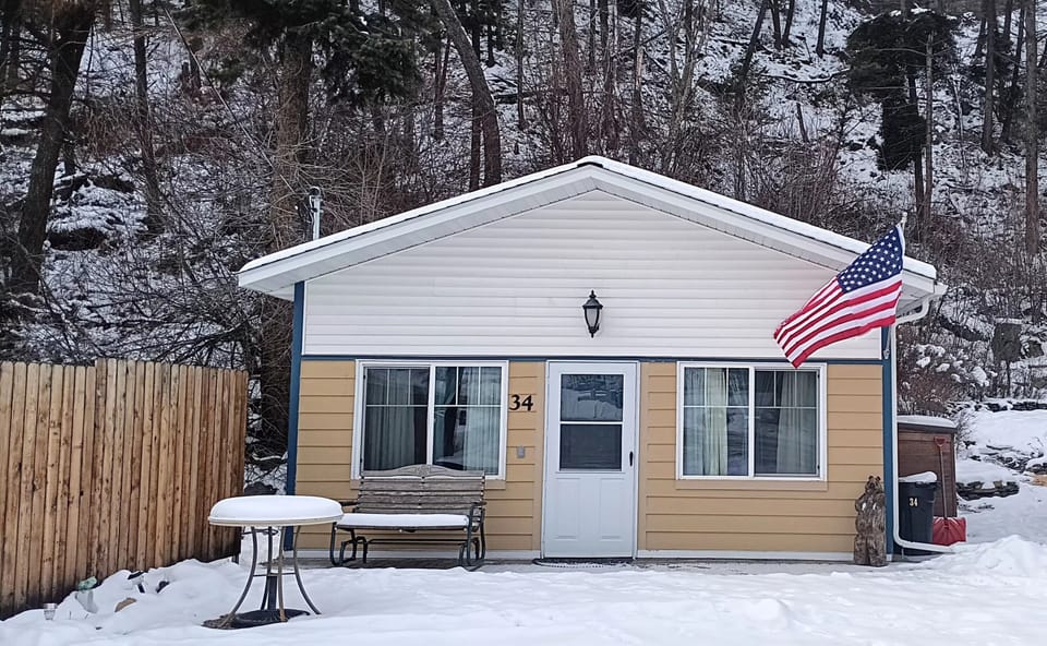 The Cottage, a cozy Winter Wonderland home.