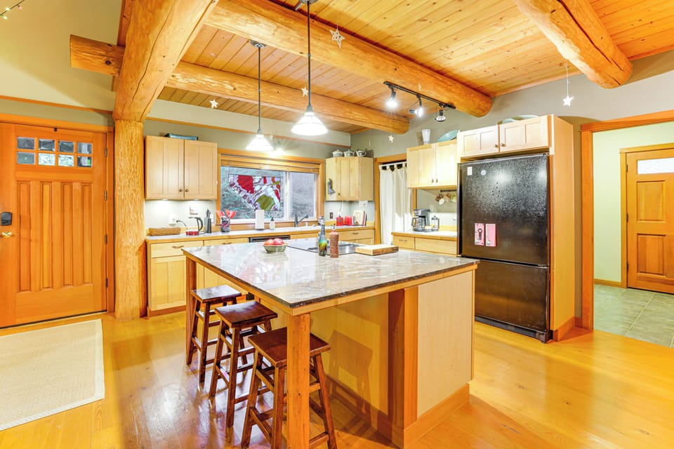 Kitchen | Dishwasher | Wall Oven | Microwave | Air Fryer | 1st Floor