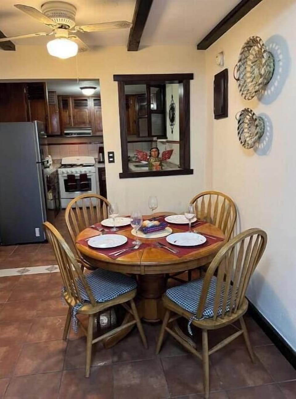 Dining area with expandable table. 