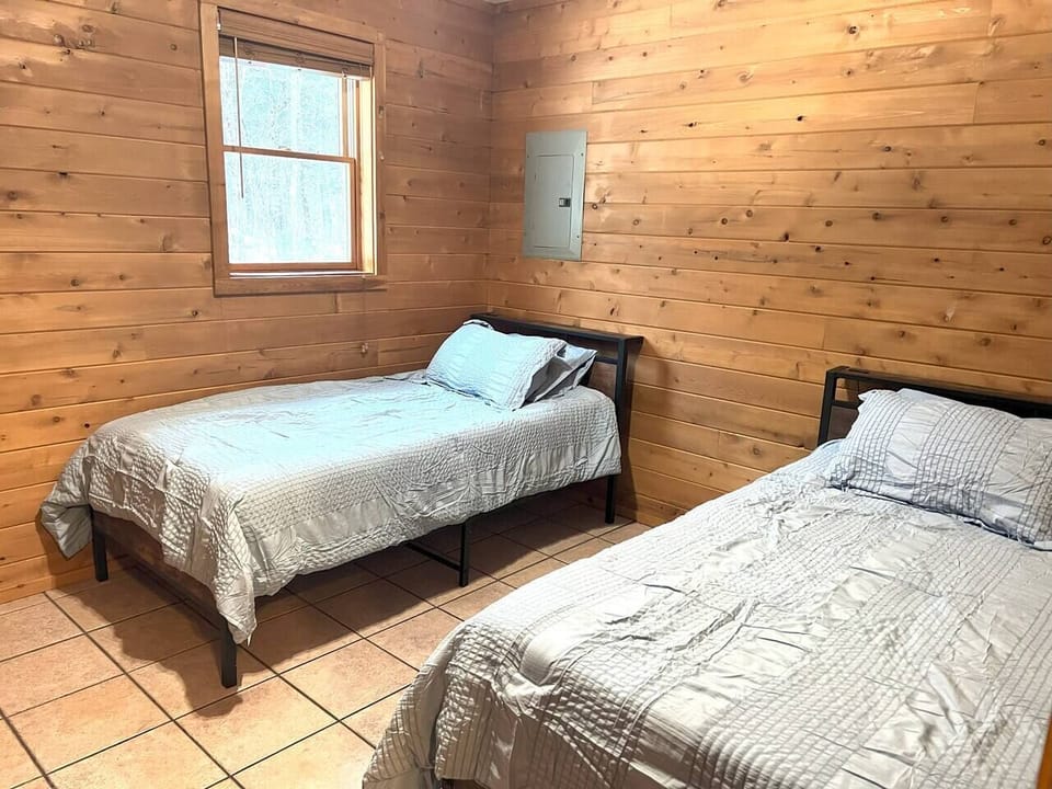 Twin Bedroom