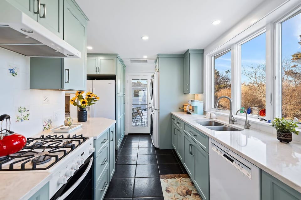 Modern and cheerful kitchen