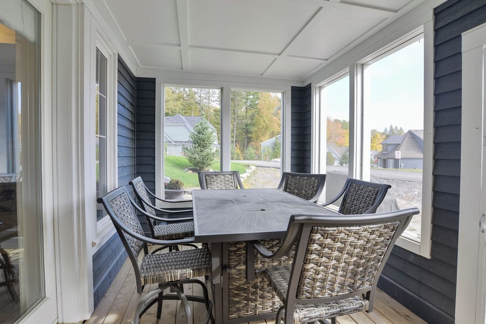 Minett Muskoka Room