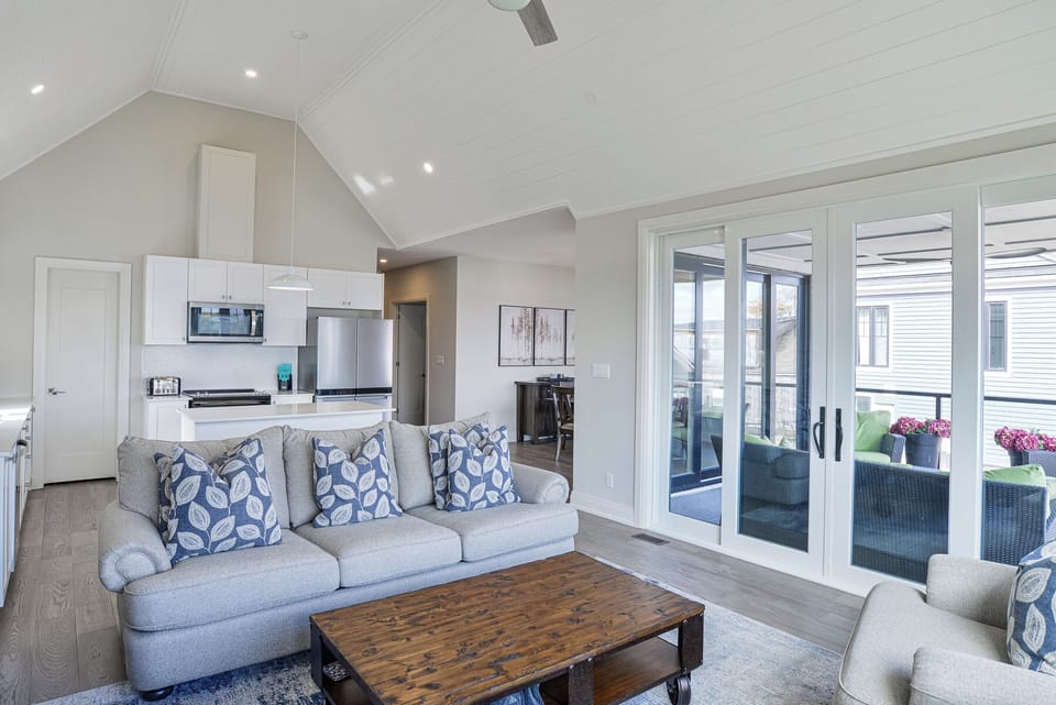 Sunnyside Kitchen-Family Room (B)