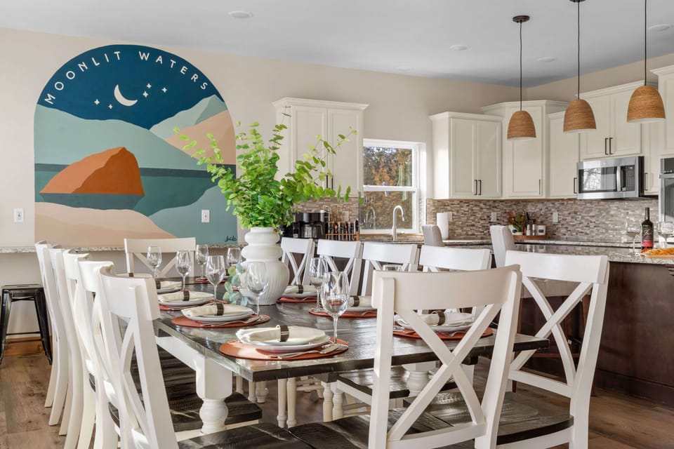 Gather around for good food and great memories! This beautiful dining space is perfect for sharing meals and laughter with loved ones. 🏡🍽️