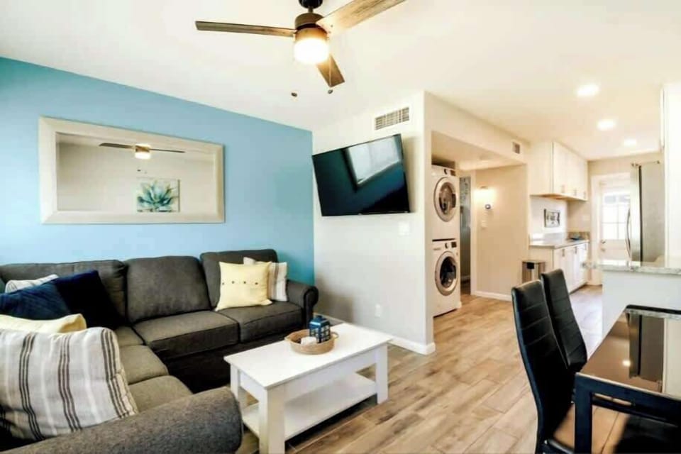 Family Room smart tv 55''