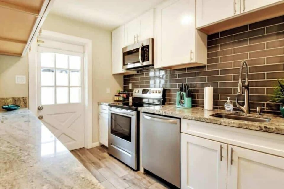 kitchen fully equipped 