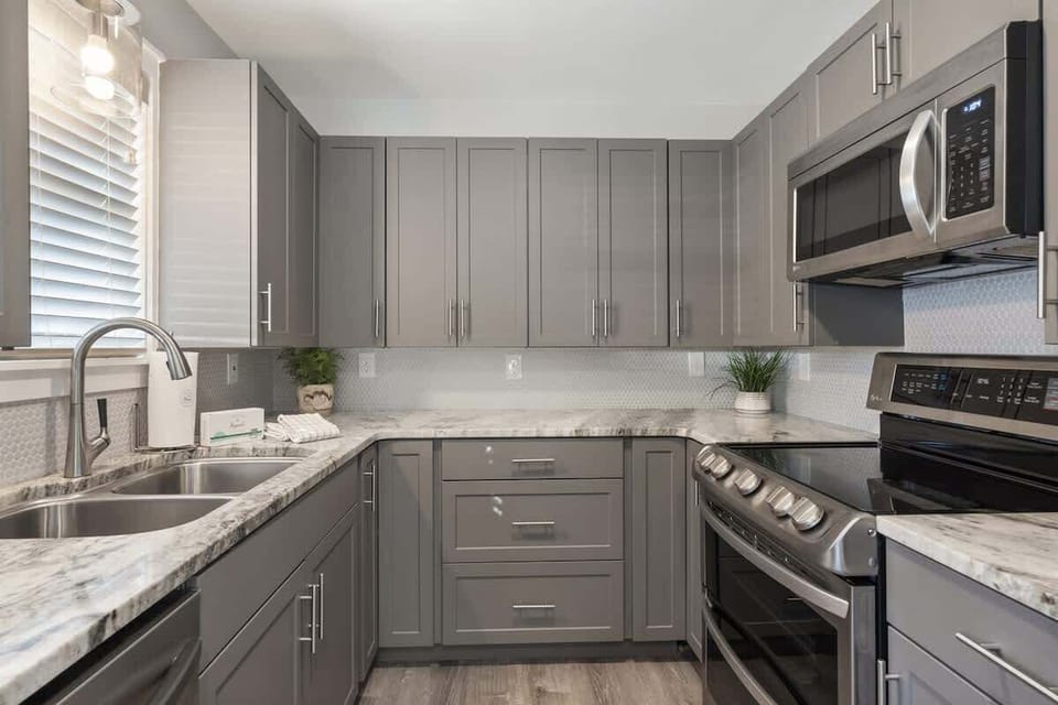- Modern, fully equipped kitchen with sleek granite countertops - Featuring stainless steel appliances, perfect for cooking up your favorite meals - Plenty of storage space with stylish cabinetry for all your kitchen essentials