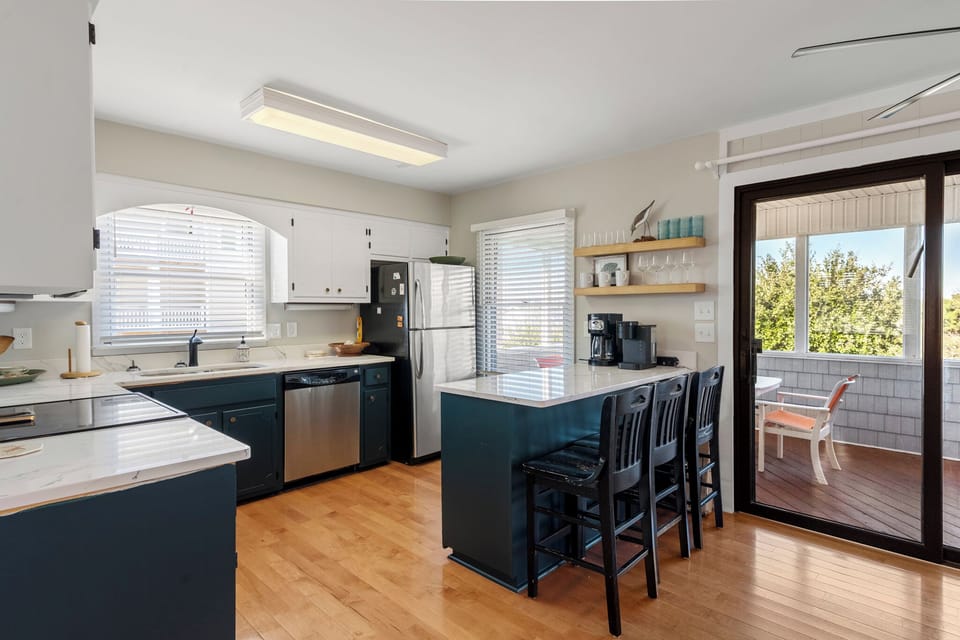 DU704: Slumbering Duck | Mid Level Kitchen