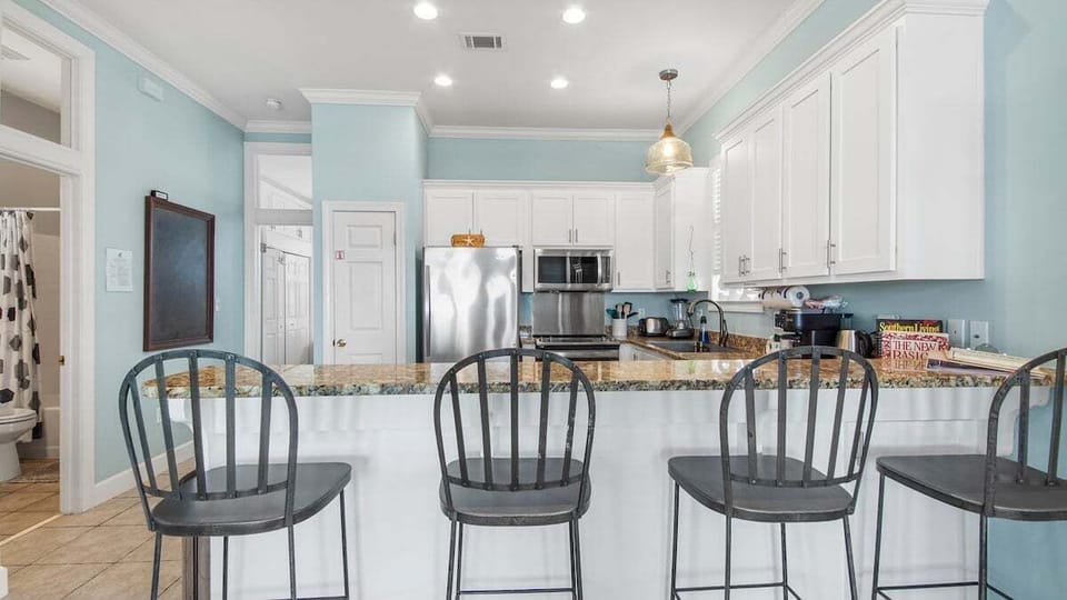 Kitchen and high bar - 2nd floor