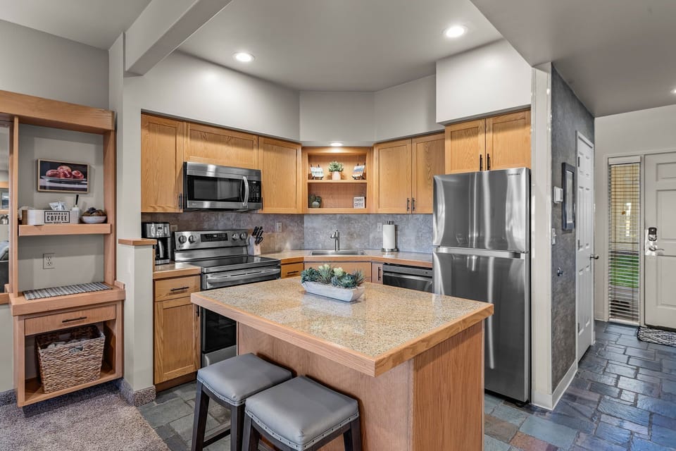 Enamored at Eagle Crest- Kitchen with Island