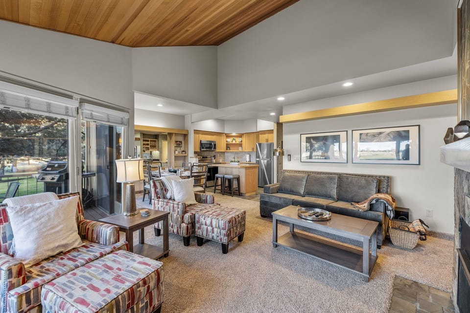 Enamored at Eagle Crest- Open Concept