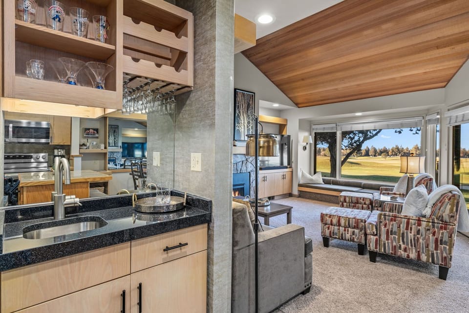 Enamored at Eagle Crest- Wet Bar