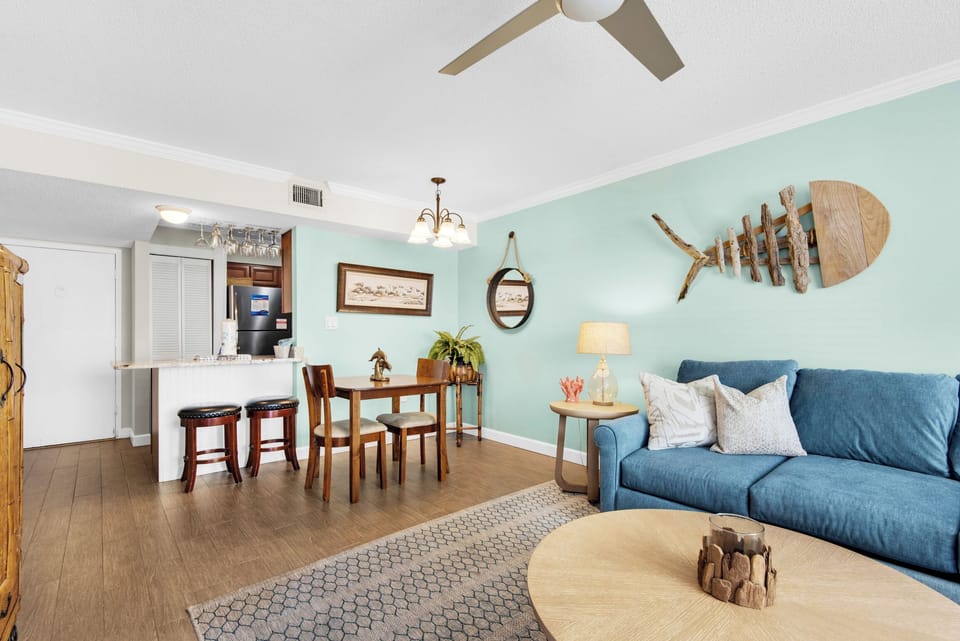 Chateau la Mer 15B - Steps from the beach!