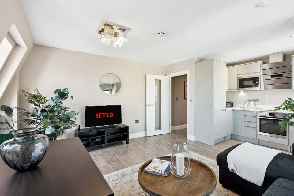 Relax in style with a smart TV, Netflix, and a fully equipped kitchen. Your modern Brighton escape starts here