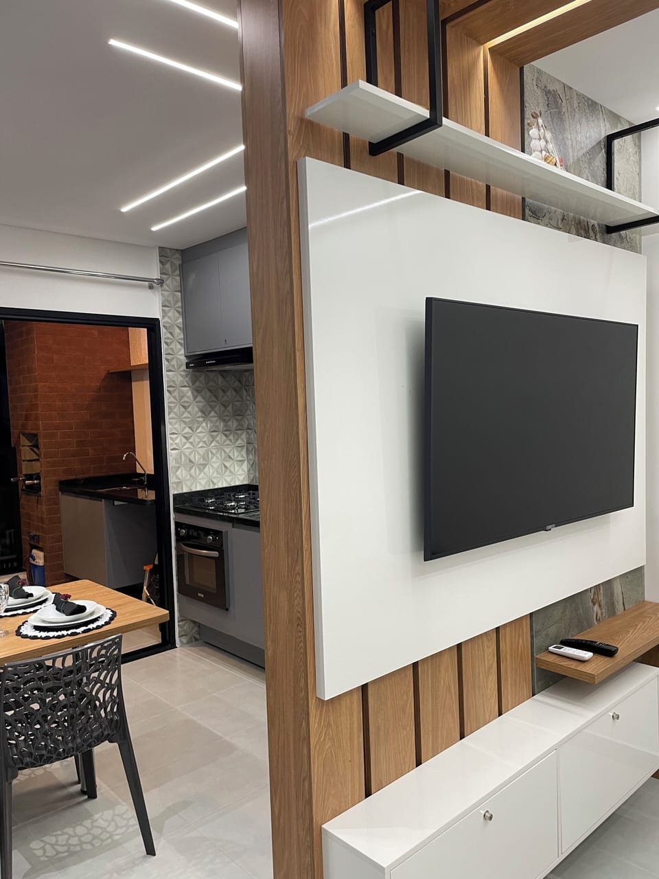TV Smart 50" com Netflix, Amazon Prime Vídeo e muitos outros canais.