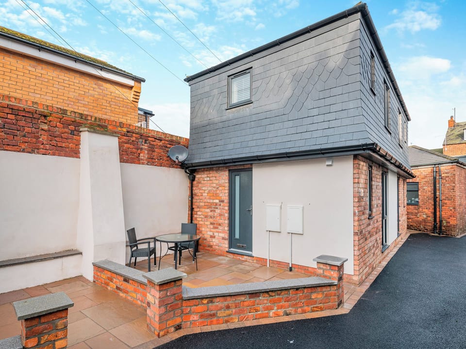 Sitting-out-area | Martin, Filey