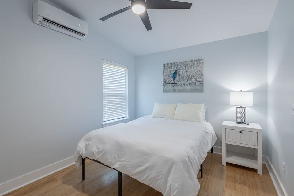 Guest Bedroom #4 Queen Bed