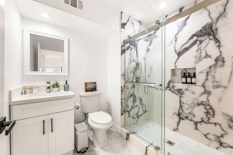 Ensuite bathroom 2