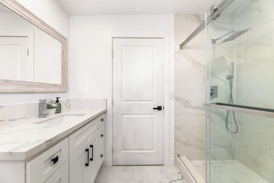 Ensuite bathroom 2