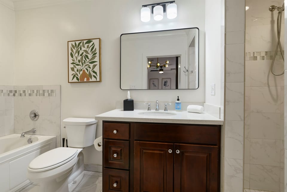 Spacious Full Bathroom of the Shorty Guest House including Walk In Shower and Bathtub