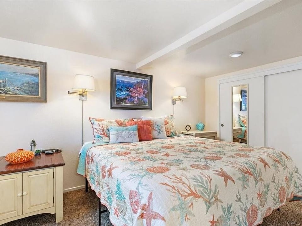 King bedroom #2 with 43" TV. 