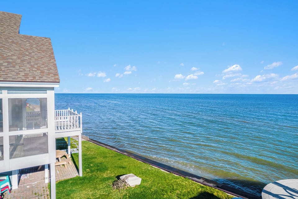 Panoramic lake views create a tranquil and inspiring backdrop.
