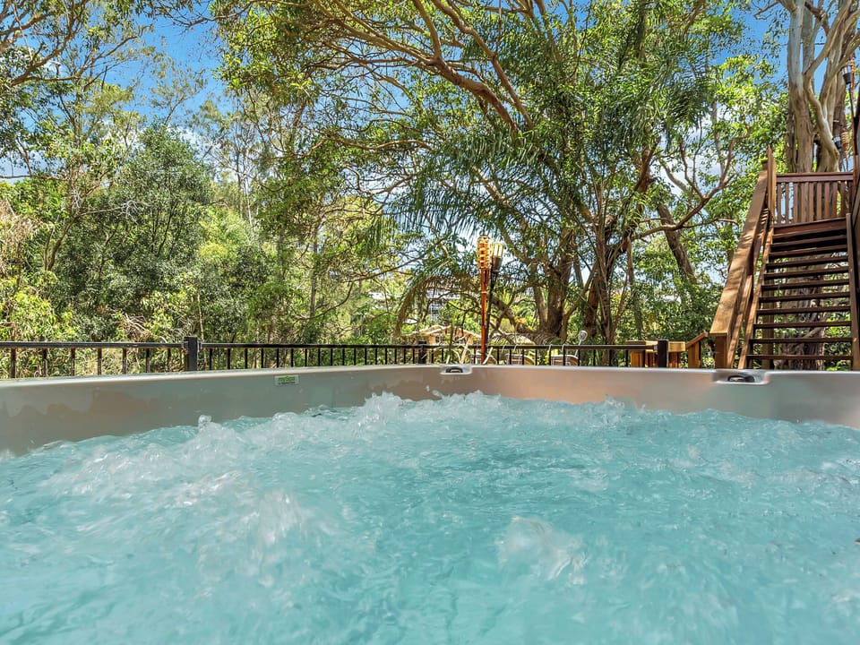 Outdoor spa tub