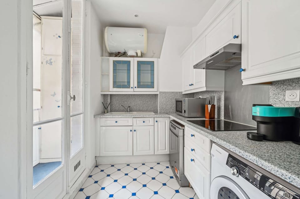 The kitchen is fully equipped to prepare a simple meal 