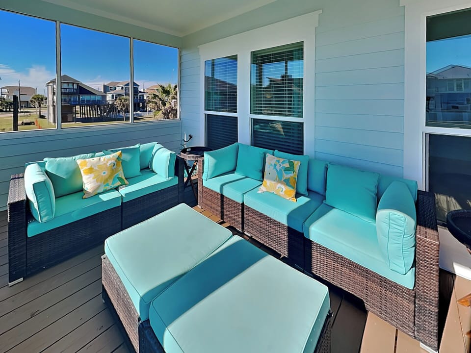 Screened-In Porch - Seating, Water Views
