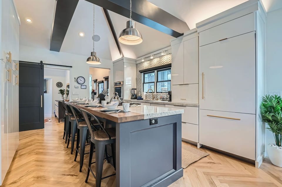 Fully Equipped Modern Kitchen with Beautiful Countertops!