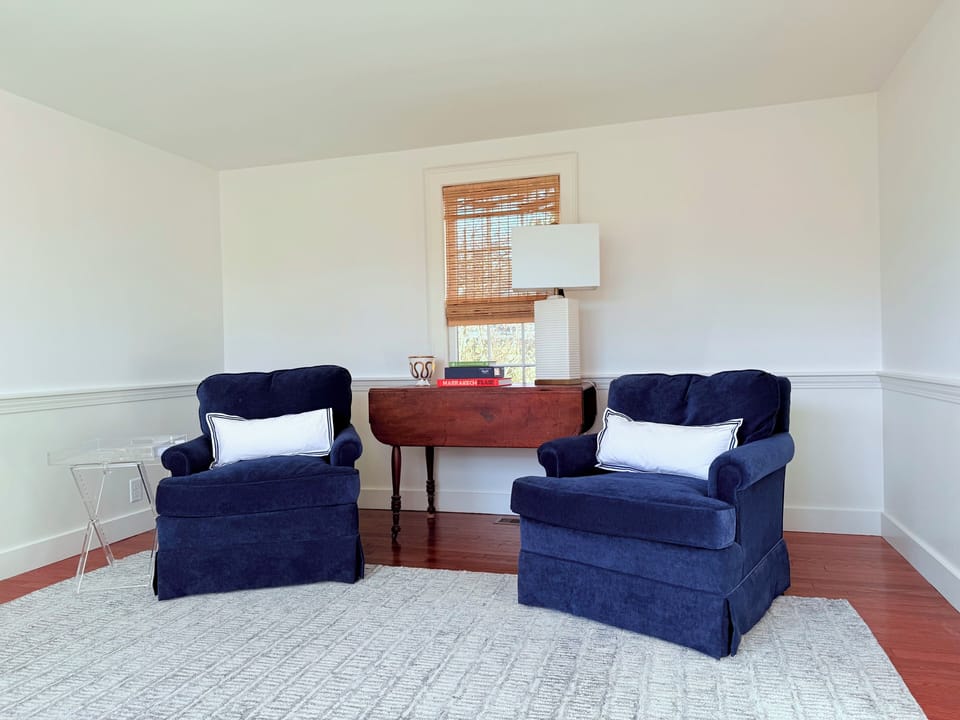Den/office space directly off of the primary bedroom. 