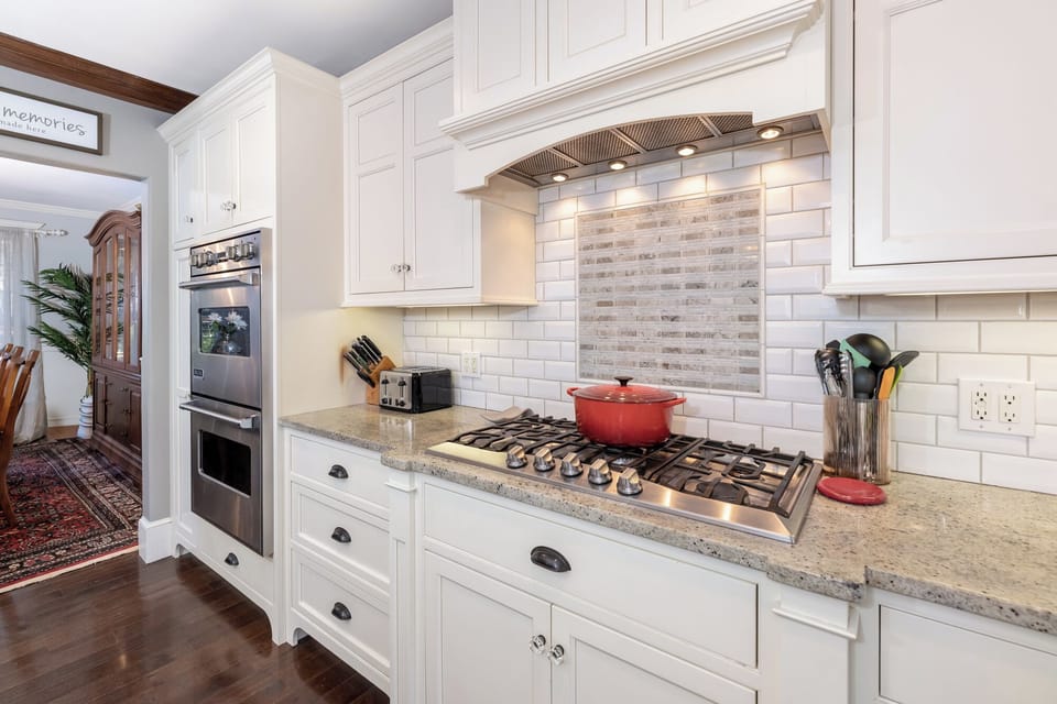 6 burner gas Viking cooktop
