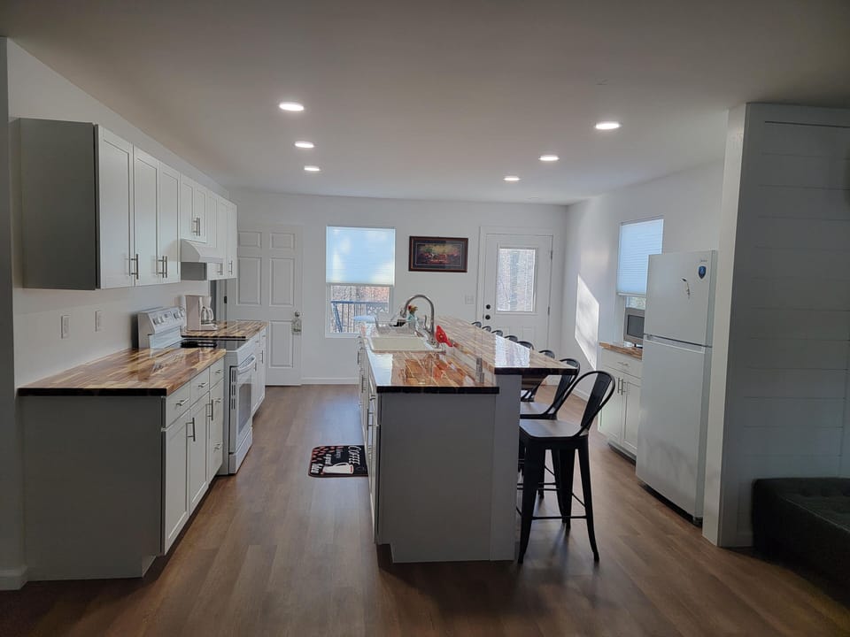 Spacious eat in kitchen