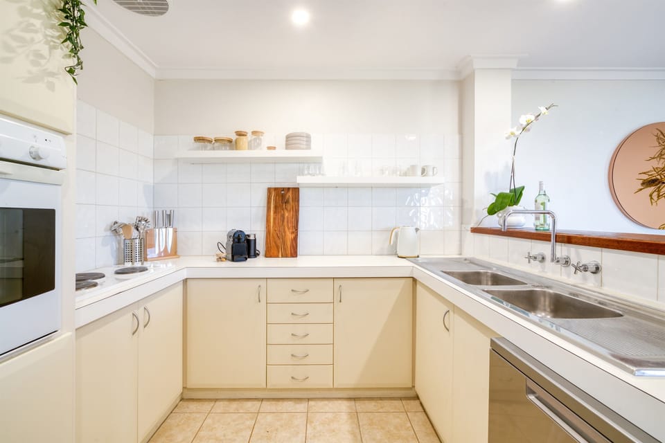 Fully equipped kitchen to cook up a storm !