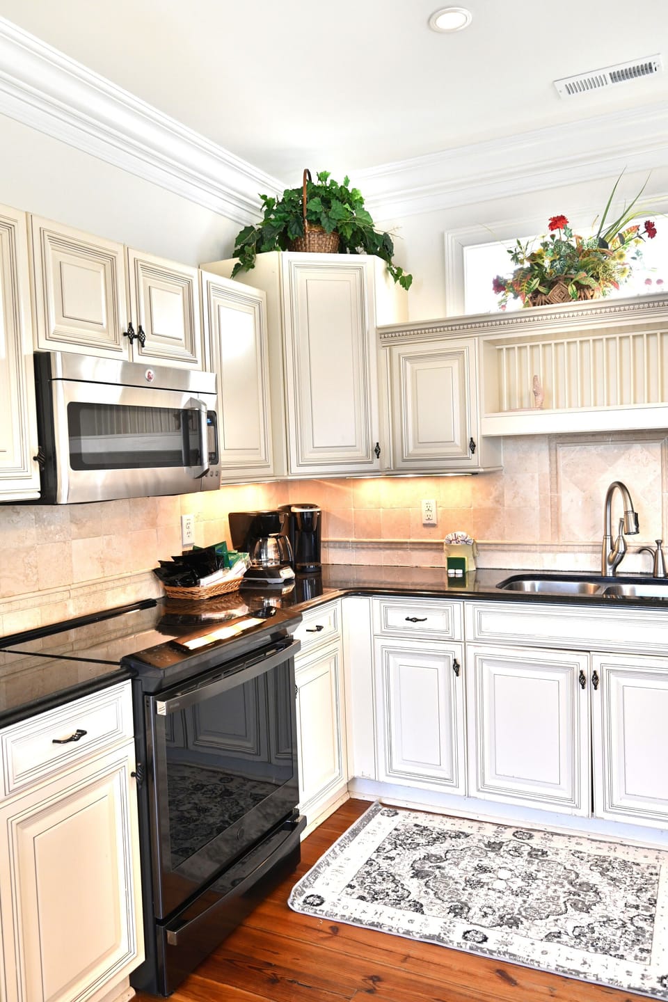 Fully equipped kitchen with ample counters for cooking