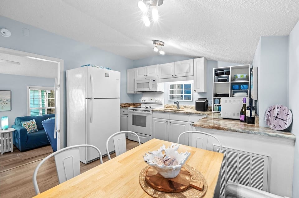 Kitchen and dining area.