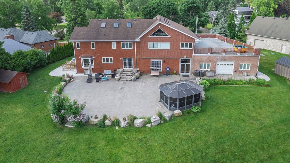 Spacious 0.6-acre yard beside a canal that leads directly to Lake Simcoe.