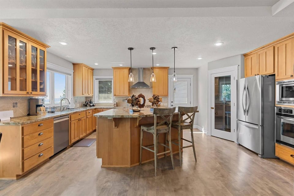 Professionally cleaned by Tangerine Dream Clean before every stay!