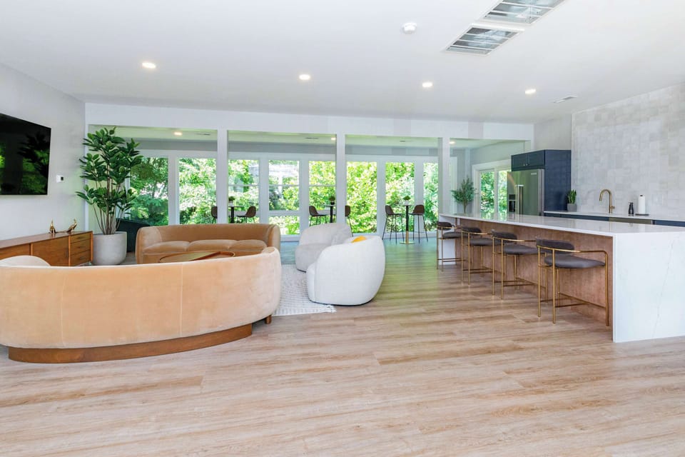 The Dogwood- Common Lounge - Seating Area